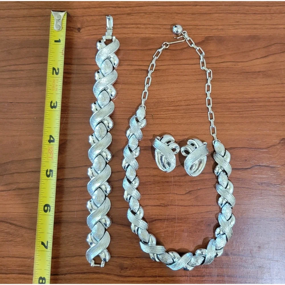 Vintage Silvertone Necklace Bracelet Clip On‎ Earrings Set  XO Chain
